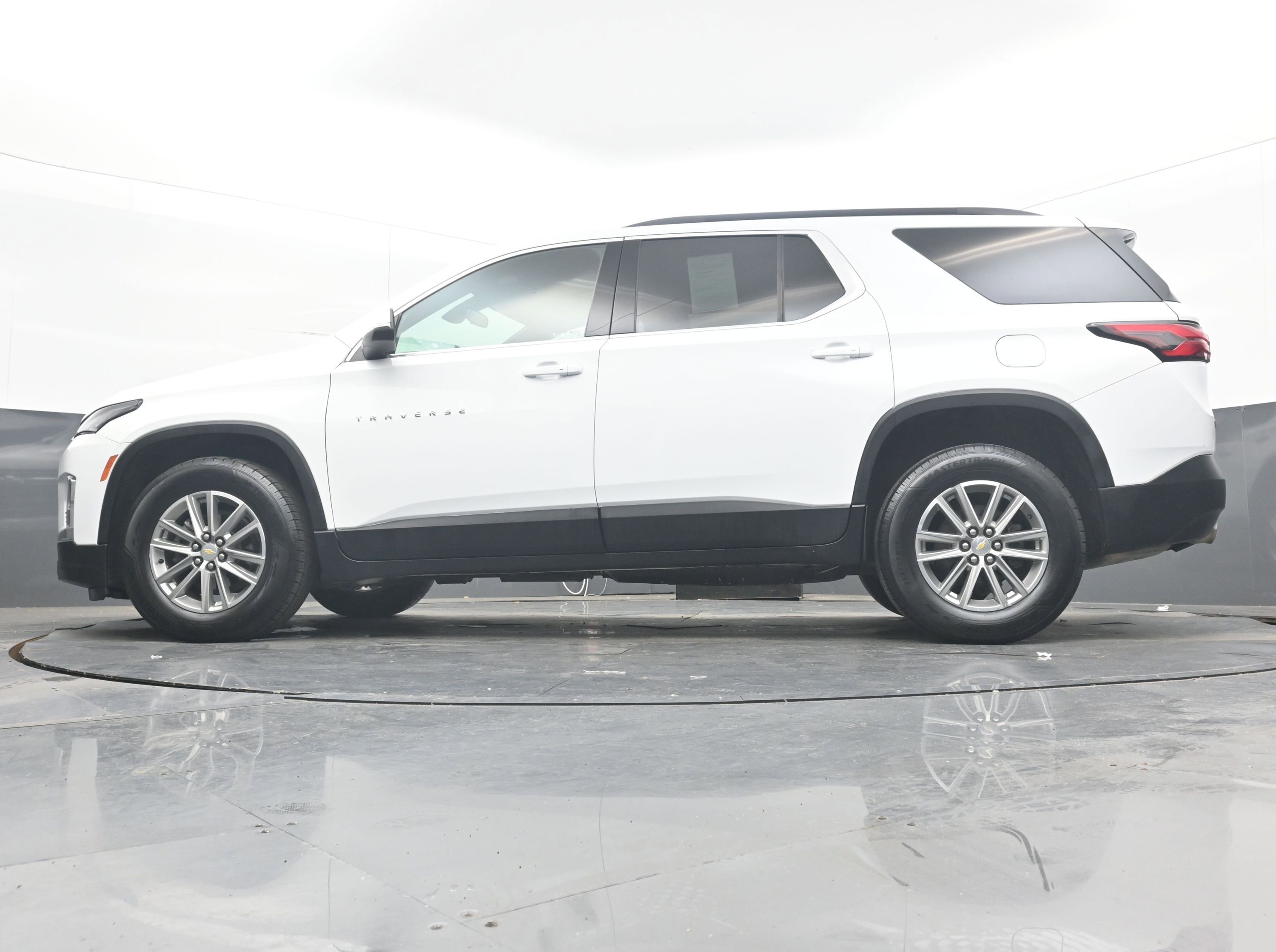 Used 2022 Chevrolet Traverse LT AWD/4WD image 26