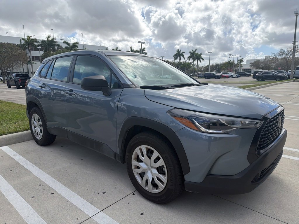 Used 2025 Toyota Corolla Cross L image 9