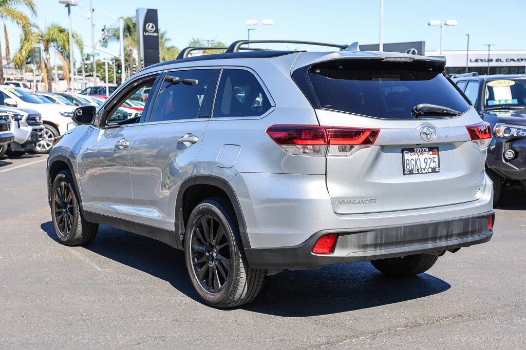 Used 2019 Toyota Highlander SE FWD image 24