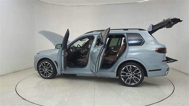 Used 2025 BMW X7 M60i image 77