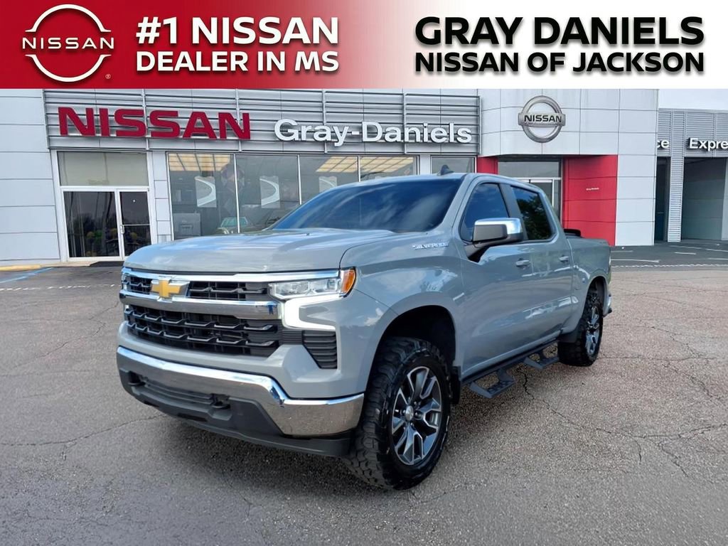 Used 2024 Chevrolet Silverado 1500 LT AWD/4WD image 3