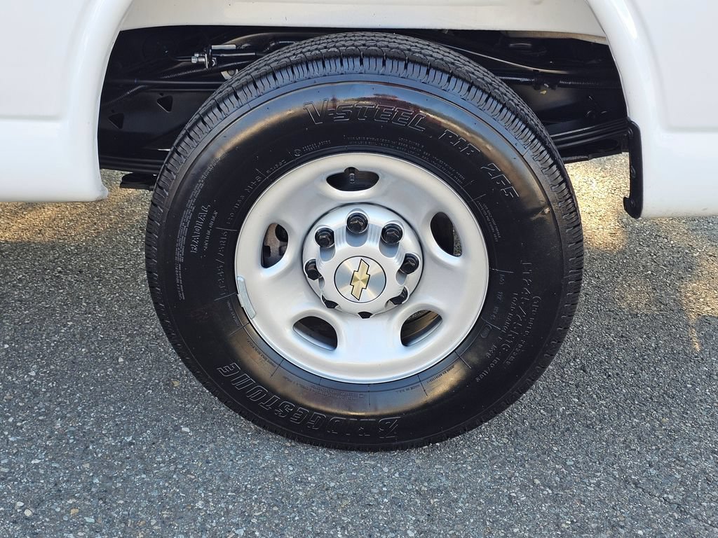 Certified 2025 Chevrolet Express 2500 w/ Driver Convenience Package RWD image 9