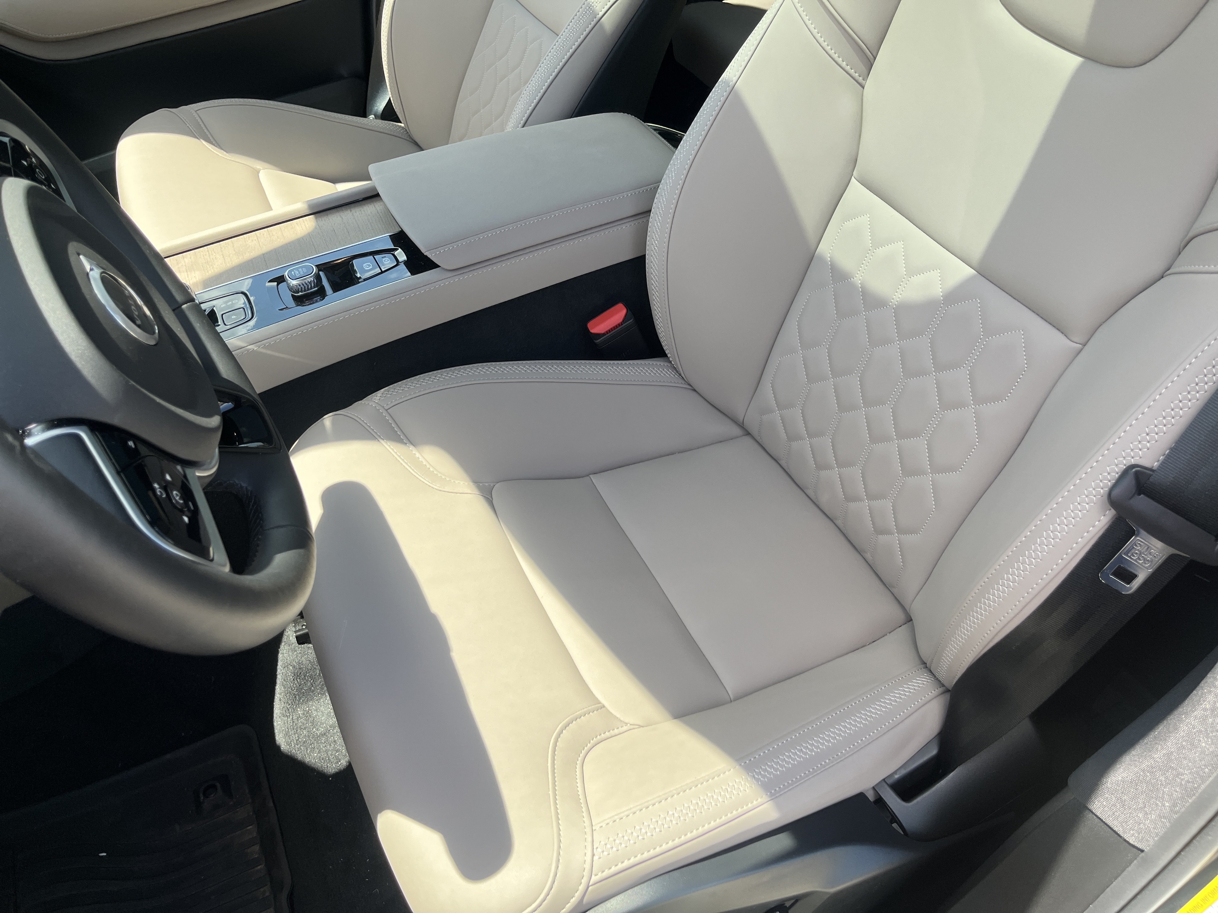 New 2026 Volvo XC90 B6 Plus w/ Protection Package Premier AWD/4WD image 25