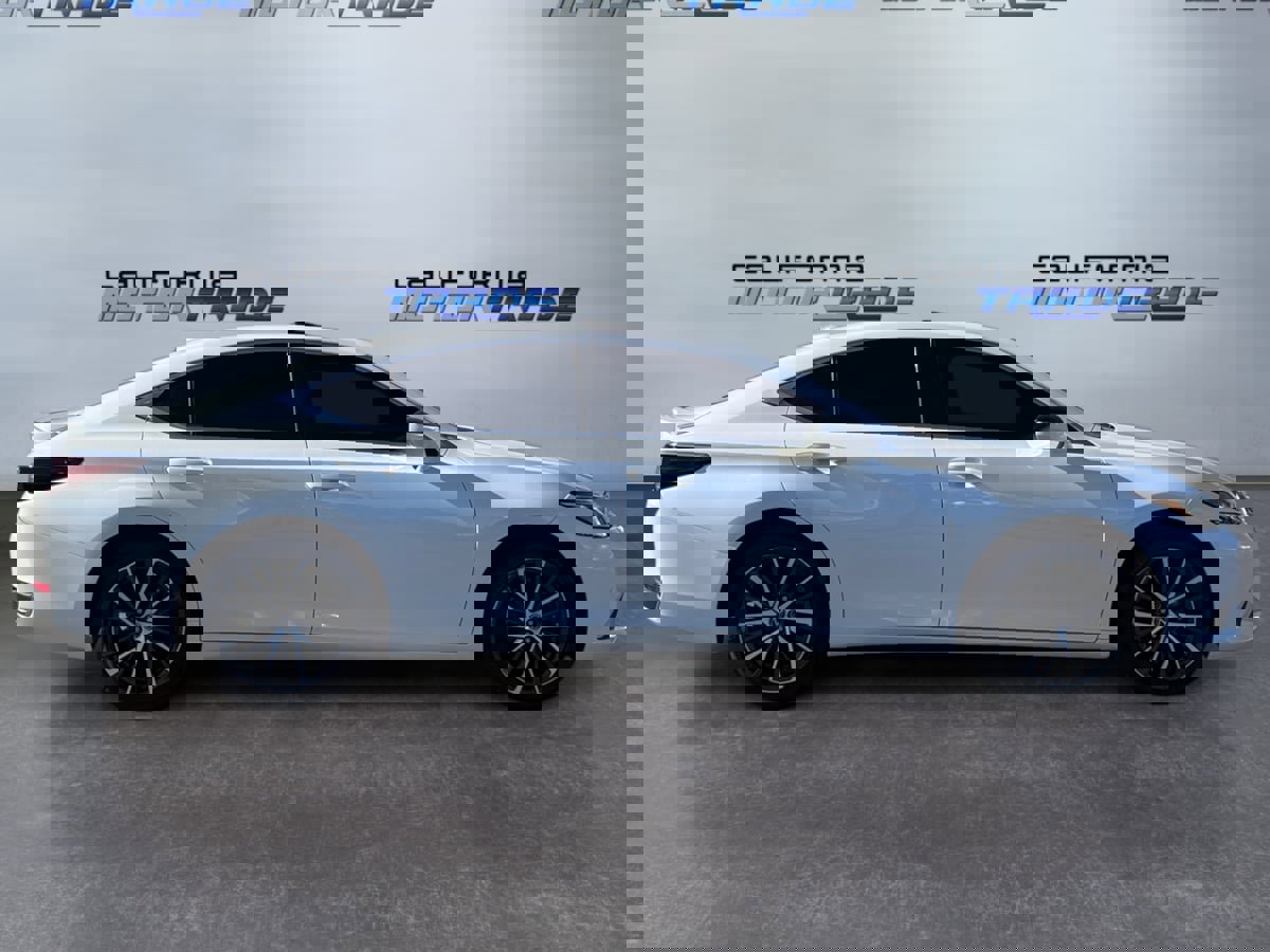 Used 2024 Lexus ES 300h w/ Premium Package image 4