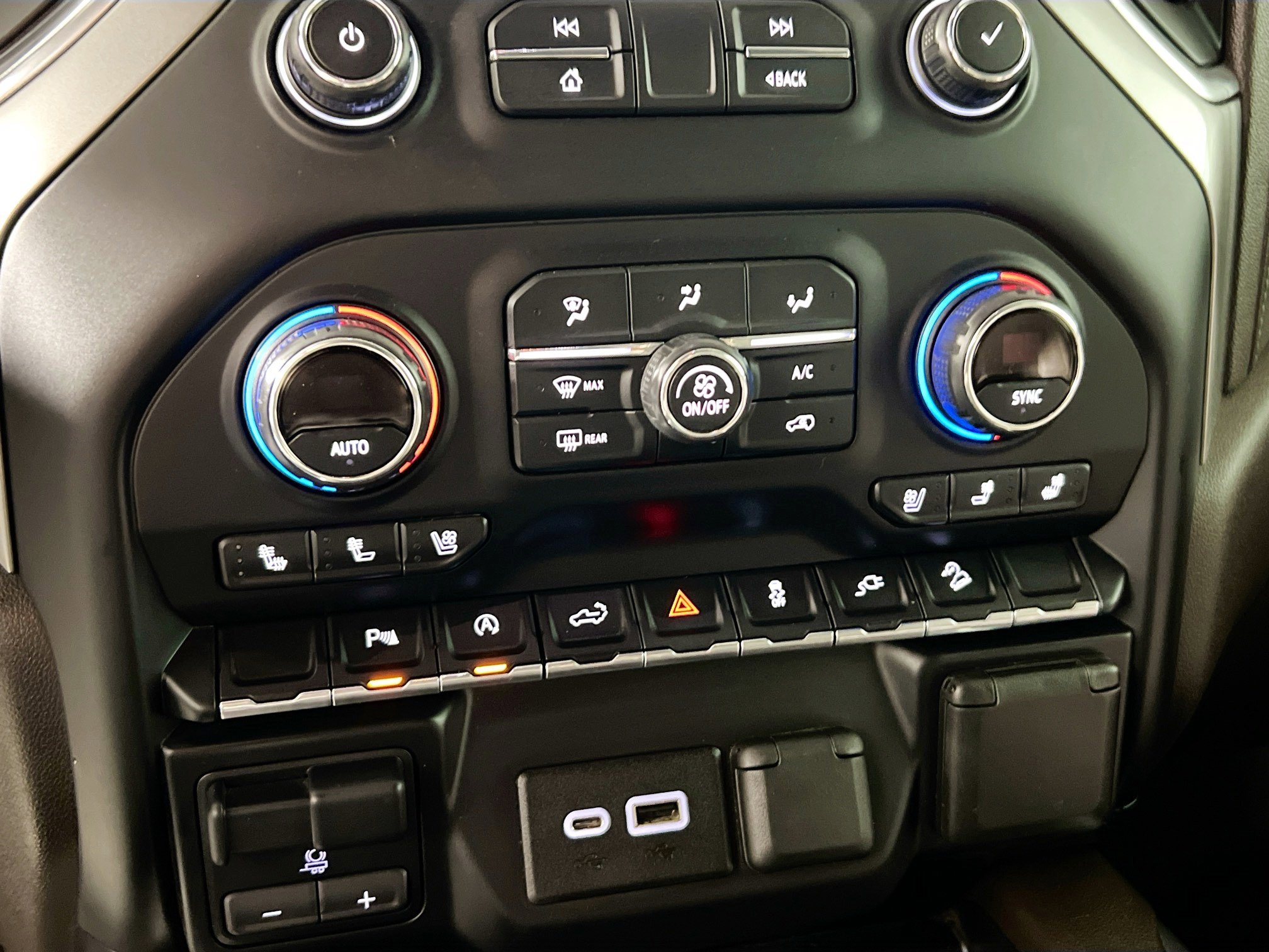 Used 2019 Chevrolet Silverado 1500 LTZ w/ LTZ Plus Package AWD/4WD image 27