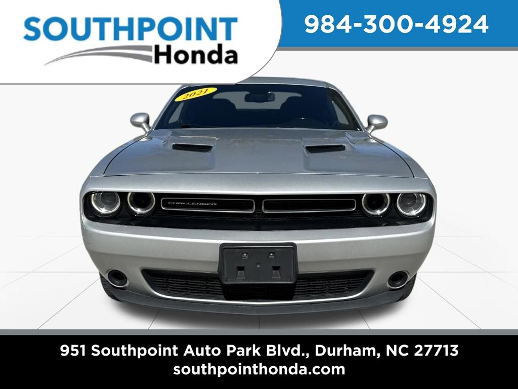 Used 2021 Dodge Challenger SXT image 2