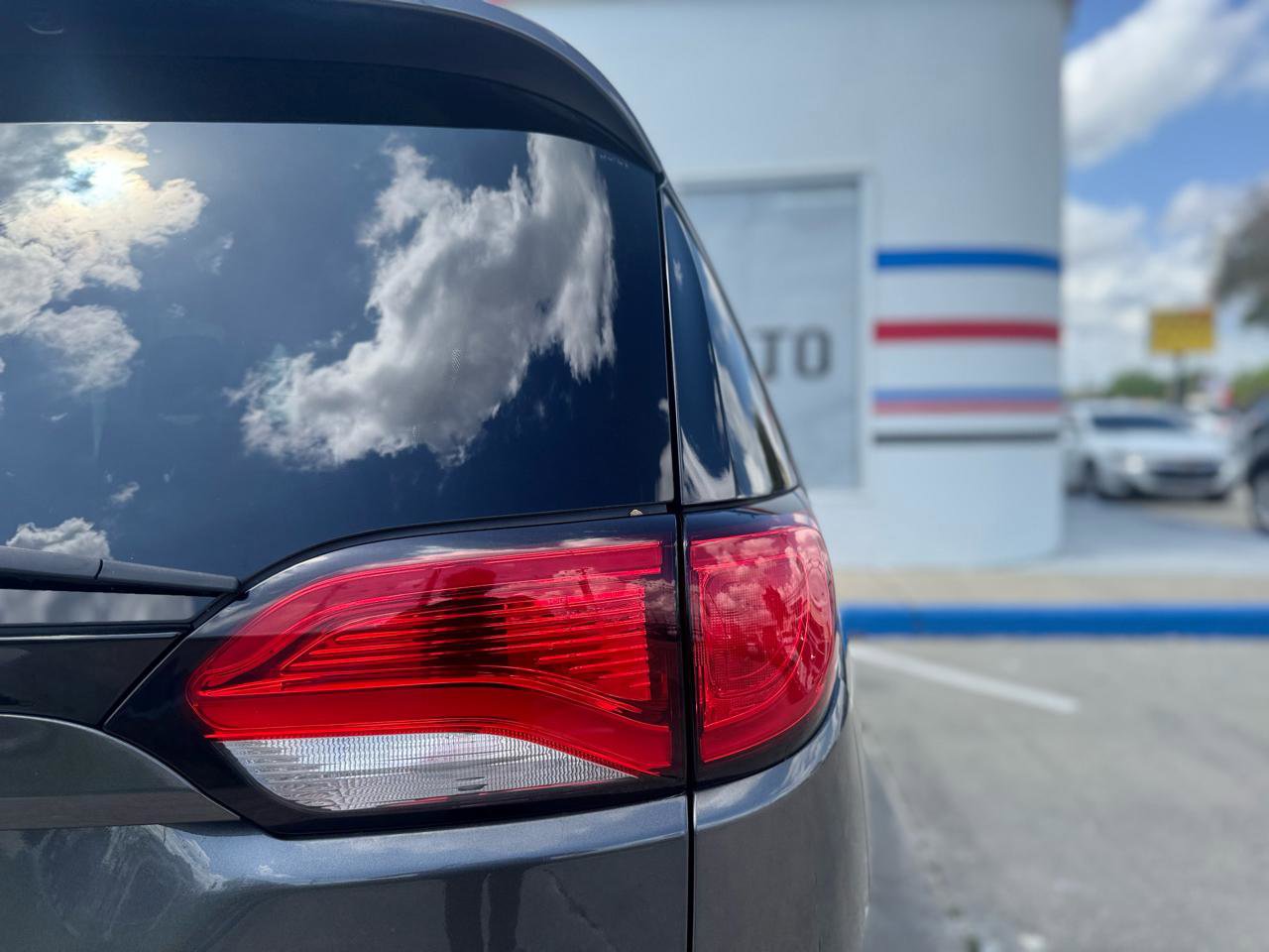 Used 2019 Chrysler Pacifica Touring-L image 28