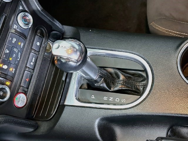 Used 2018 Ford Mustang Coupe RWD image 19