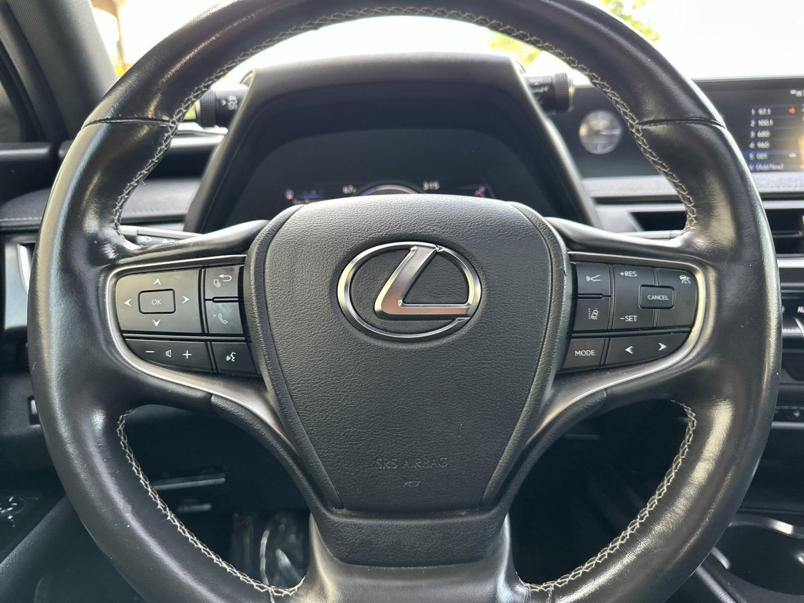 Used 2019 Lexus UX 250h w/ Premium Package image 26
