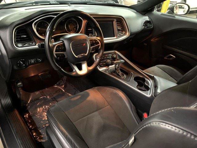 Used 2018 Dodge Challenger R/T Scat Pack w/ Leather Interior Group RWD image 16
