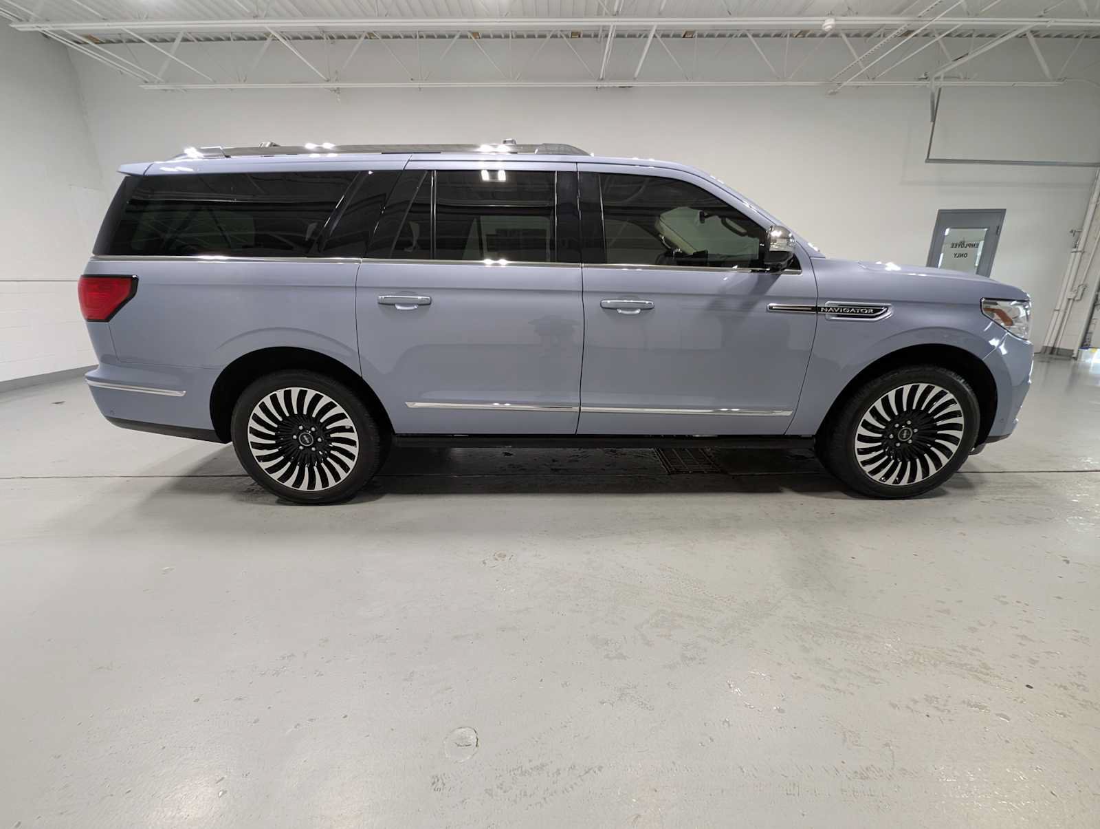 Used 2021 Lincoln Navigator L Black Label w/ Cargo Convenience Package AWD/4WD image 7