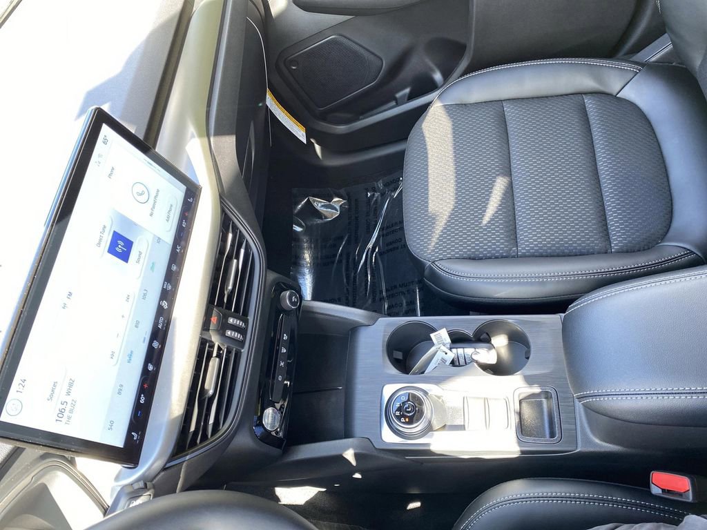New 2025 Ford Escape SE w/ Class II Trailer Tow Package image 24