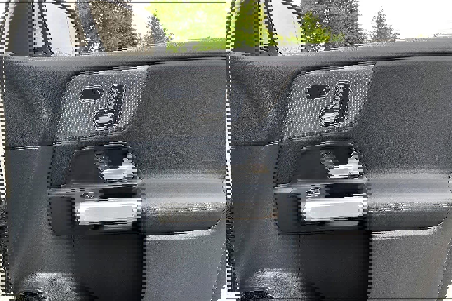 Certified 2023 Mercedes-Benz EQB 300 4MATIC image 22