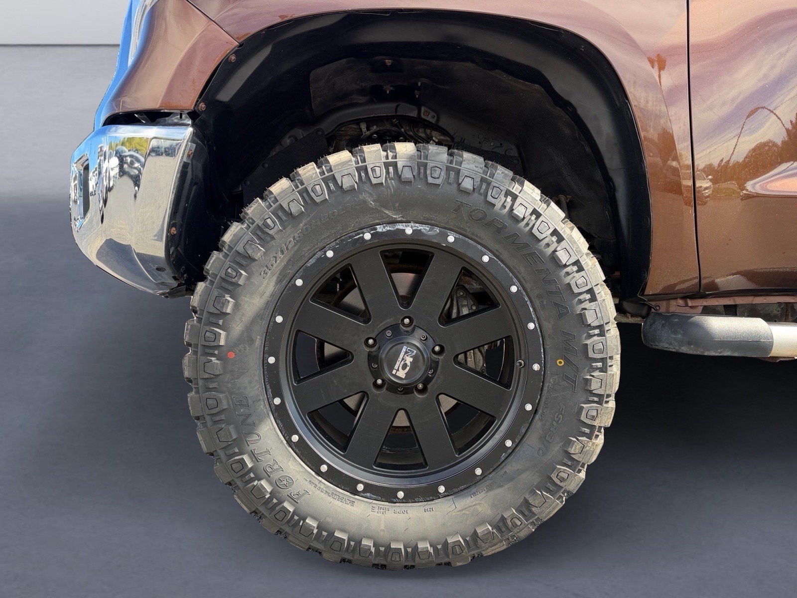 Used 2017 Toyota Tundra SR5 w/ TRD Off Road Package AWD/4WD image 9