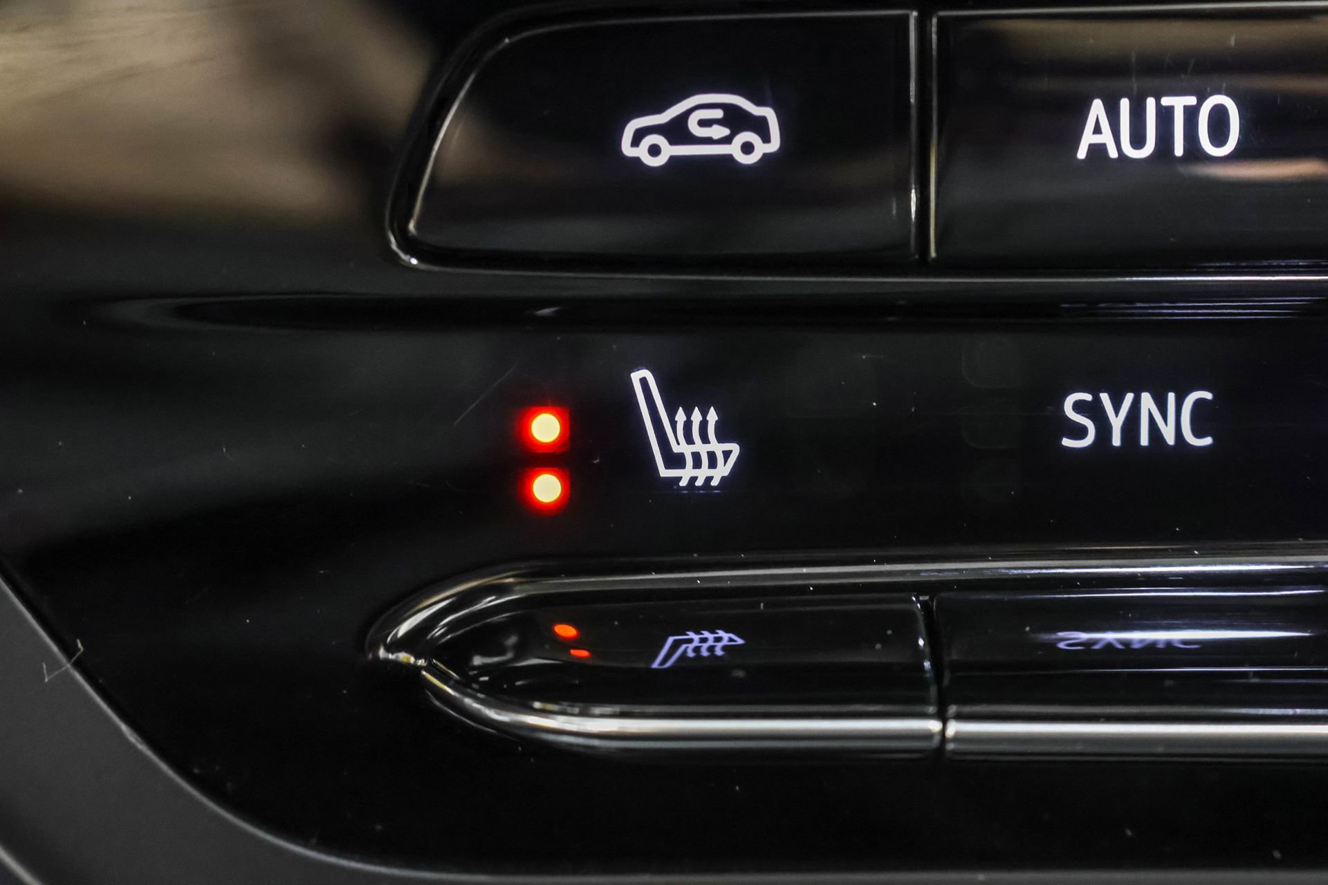 Used 2023 Buick Envision Essence w/ Sport Touring Package image 10