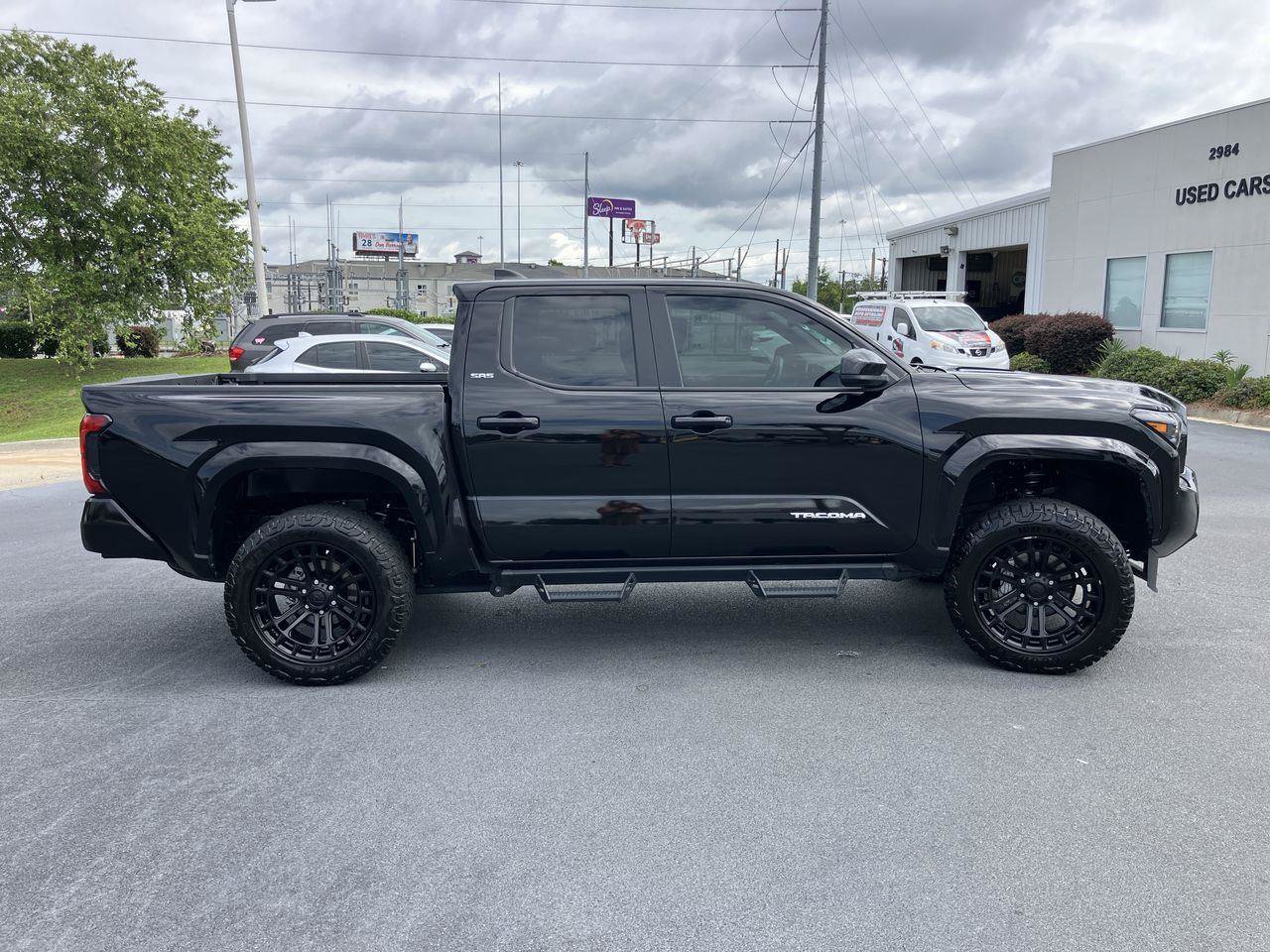 Certified 2024 Toyota Tacoma SR5 AWD/4WD image 6
