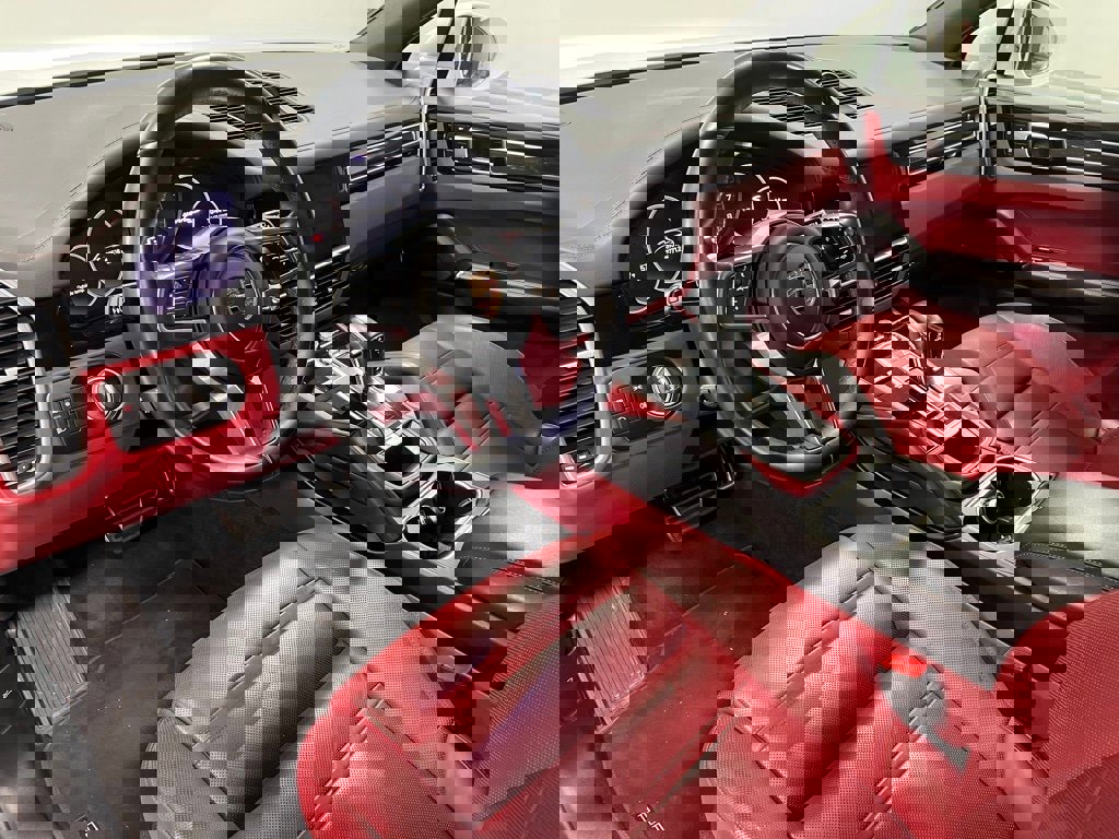 Used 2022 Porsche Cayenne S image 21