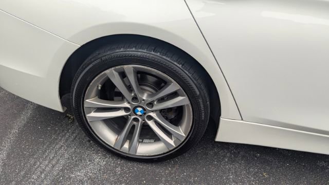 Used 2018 BMW 330i xDrive Sedan AWD/4WD image 12