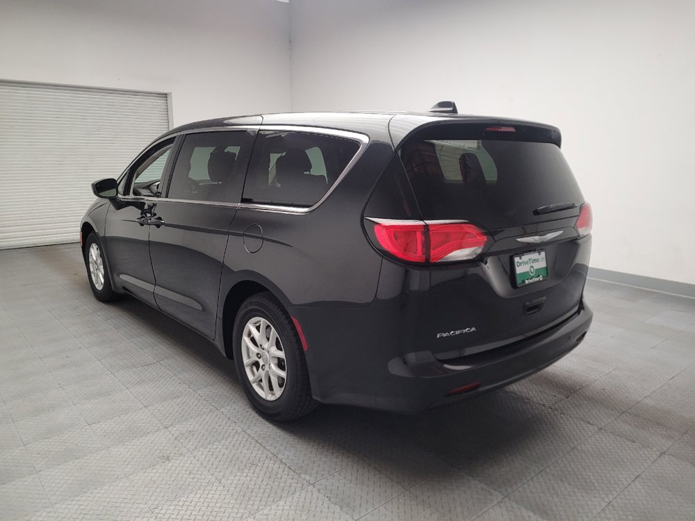 Used 2017 Chrysler Pacifica Touring FWD image 5
