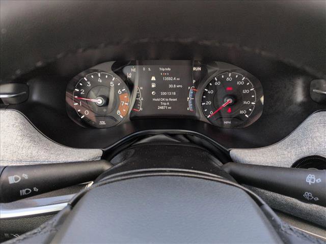 Used 2025 Jeep Compass Latitude image 11