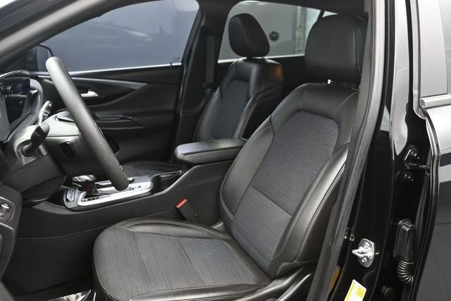 Used 2025 Buick Envista Preferred w/ Advanced Safety Package FWD image 5