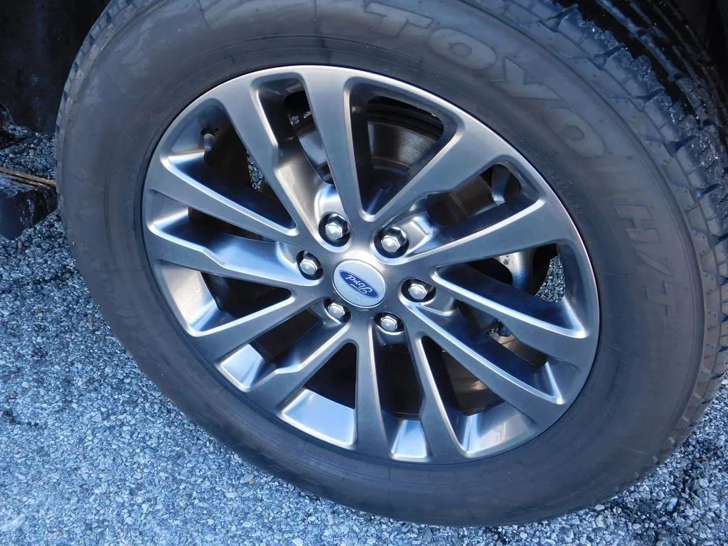 Used 2021 Ford Expedition Limited image 11