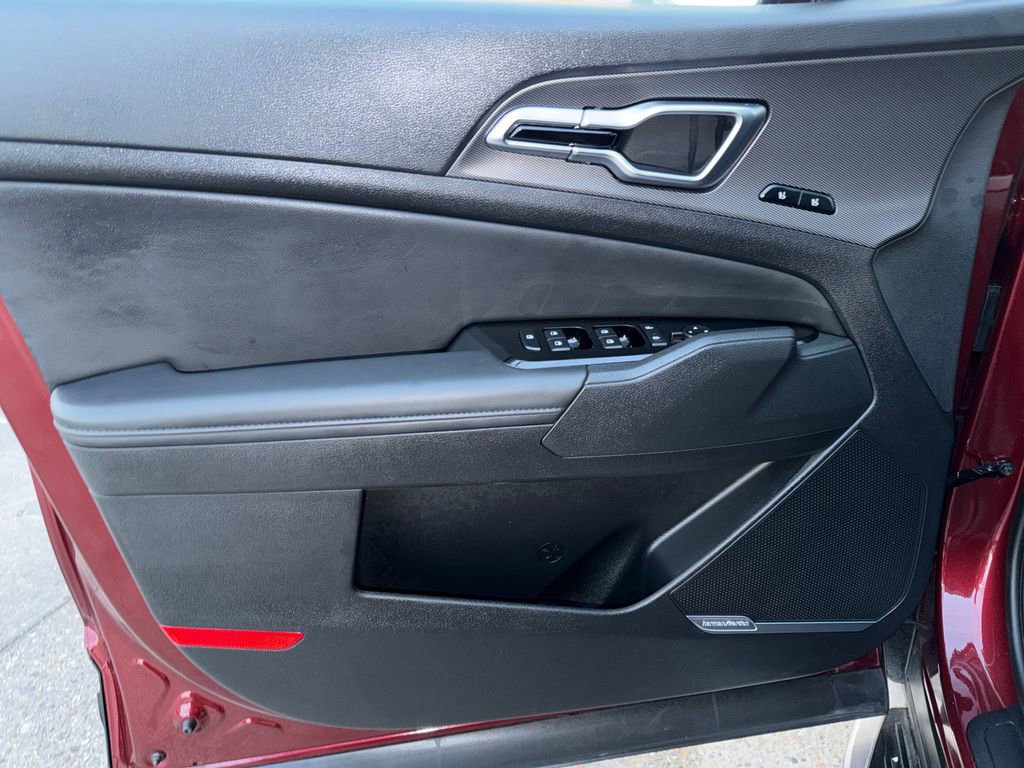 Used 2025 Kia Sportage SX image 14