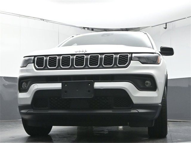 Used 2024 Jeep Compass Latitude image 31