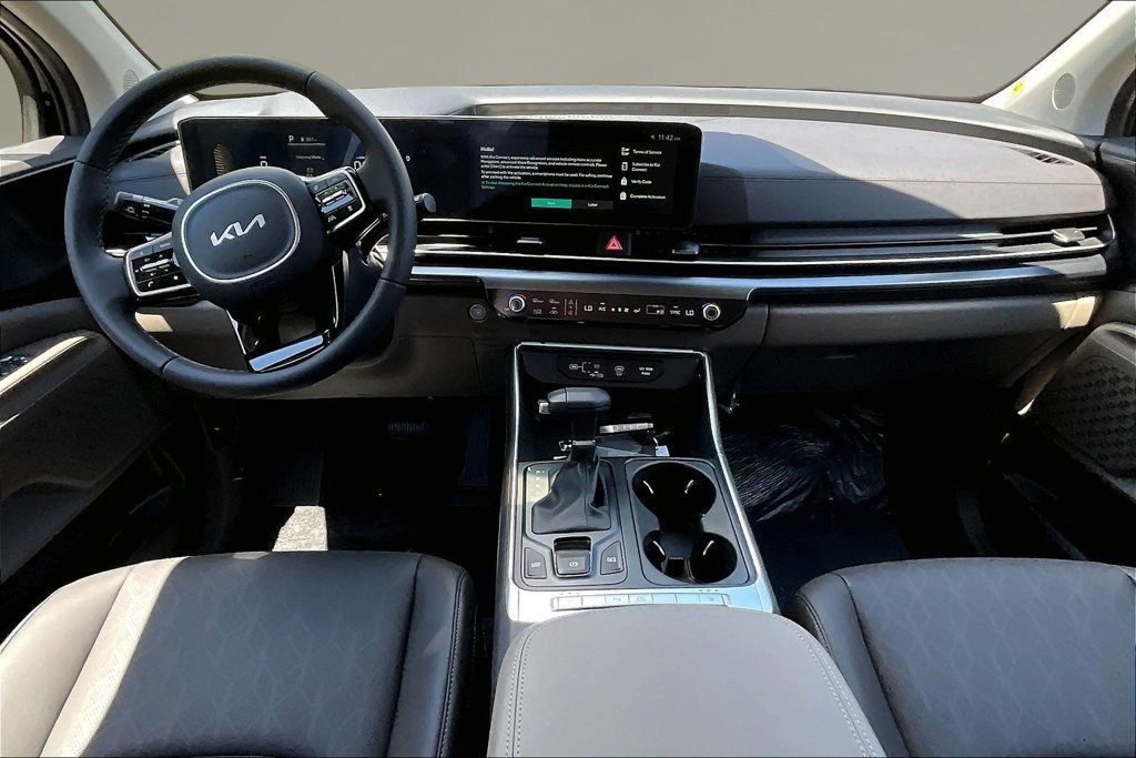 New 2026 Kia Carnival FWD image 5