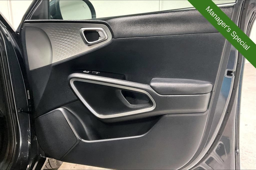 Used 2025 Kia Soul LX w/ LX Technology Package FWD image 22