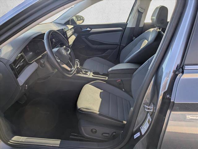 Used 2025 Volkswagen Jetta SE FWD image 14