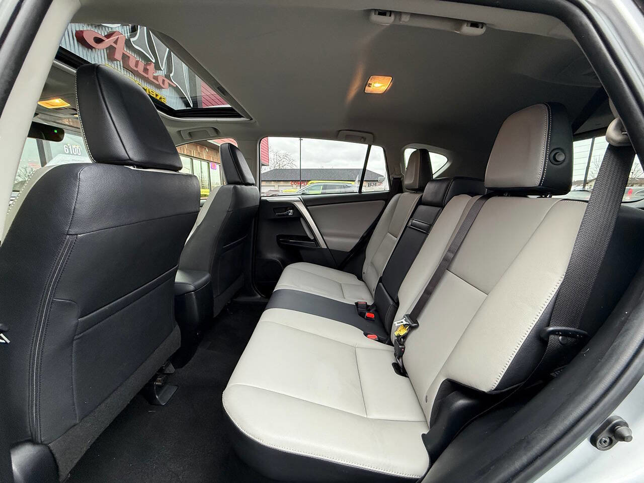 Used 2017 Toyota RAV4 Limited image 19