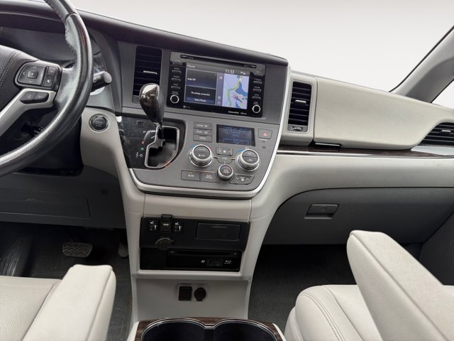 Used 2020 Toyota Sienna XLE Premium AWD/4WD image 24