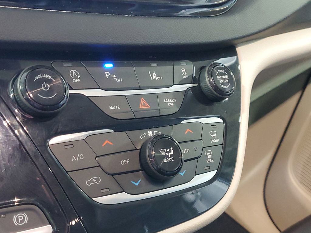 Used 2023 Chrysler Pacifica Touring-L FWD image 31