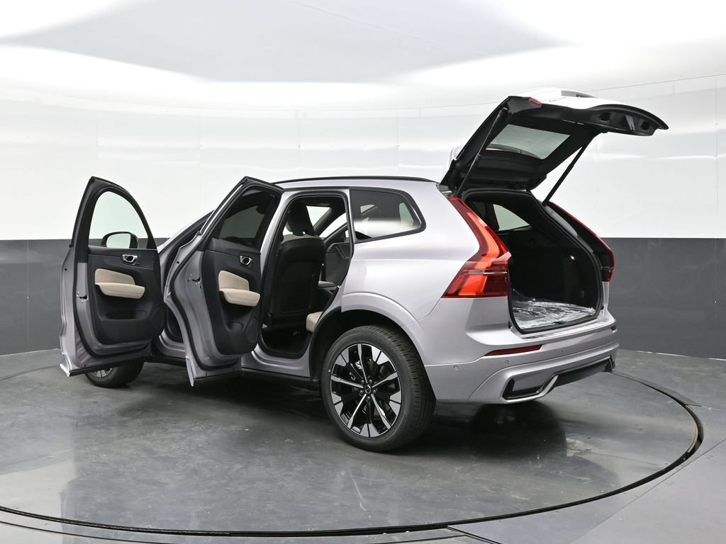 New 2026 Volvo XC60 T8 Plus w/ Climate Package PRO AWD/4WD image 45