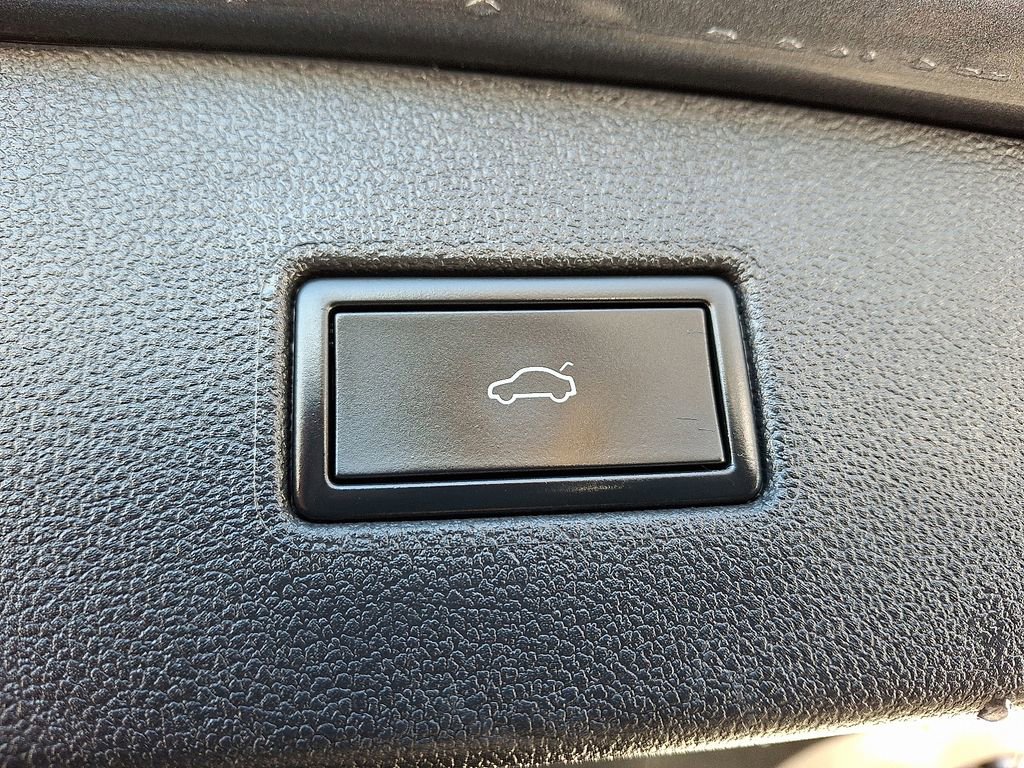 Used 2024 Volkswagen Tiguan SE R-Line image 30