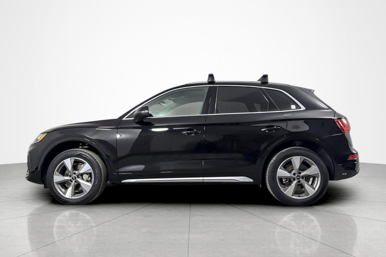 Used 2023 Audi Q5 2.0T Premium Plus w/ Premium Plus Package AWD/4WD image 2