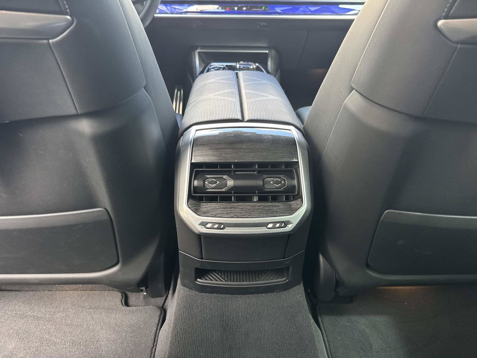 Used 2024 BMW i7 M70 w/ Executive Package AWD/4WD image 16