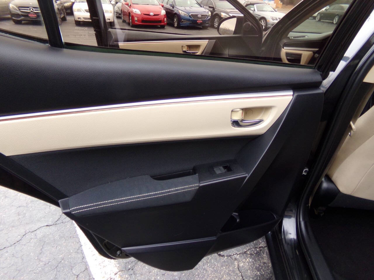 Used 2015 Toyota Corolla LE FWD image 12