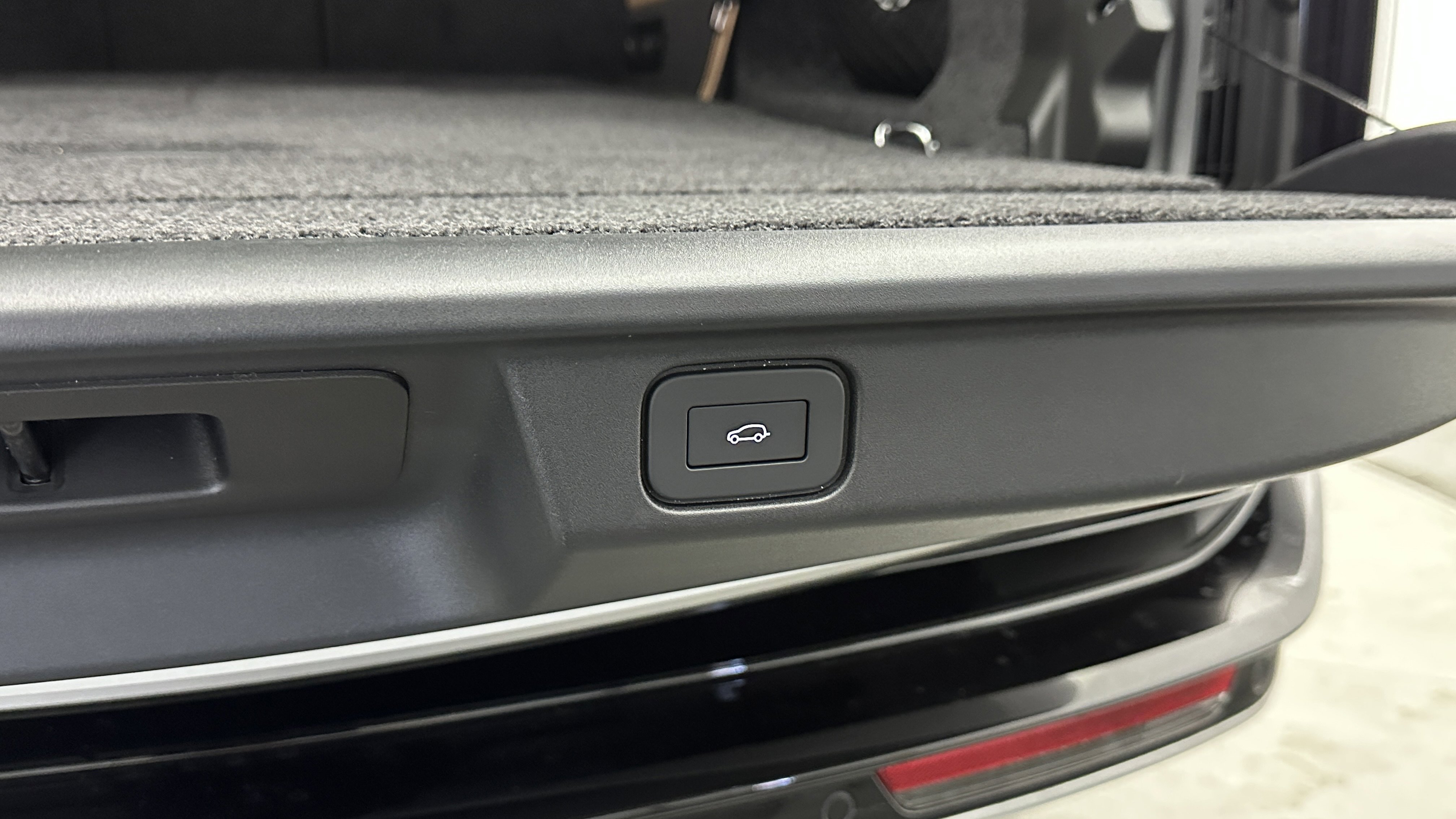 Used 2025 Land Rover Range Rover Long Wheelbase SE image 37