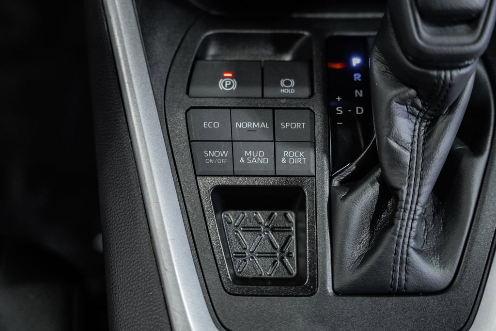 Used 2024 Toyota RAV4 LE image 20