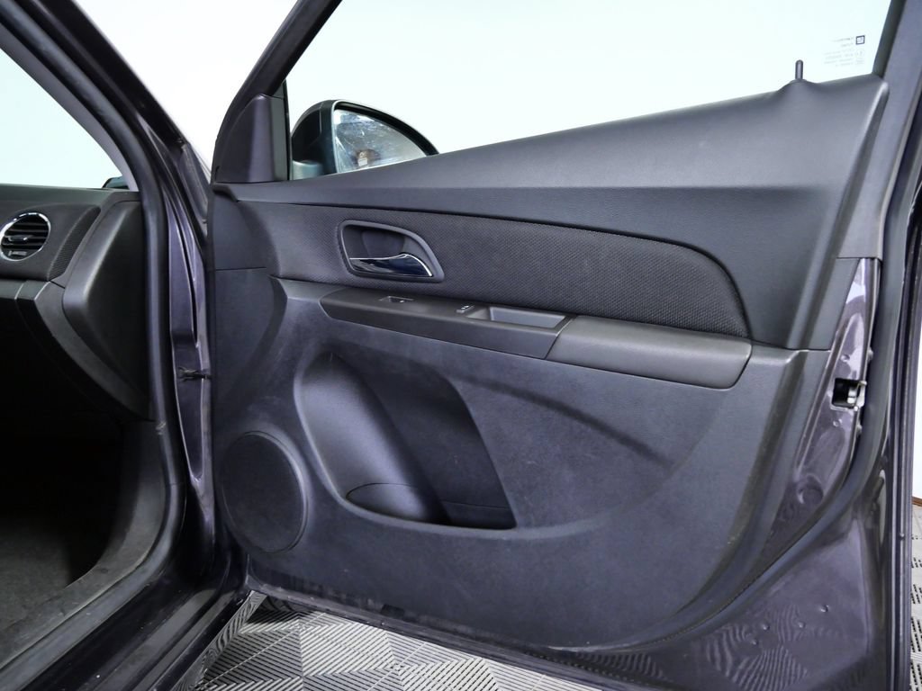Used 2015 Chevrolet Cruze LTZ FWD image 9