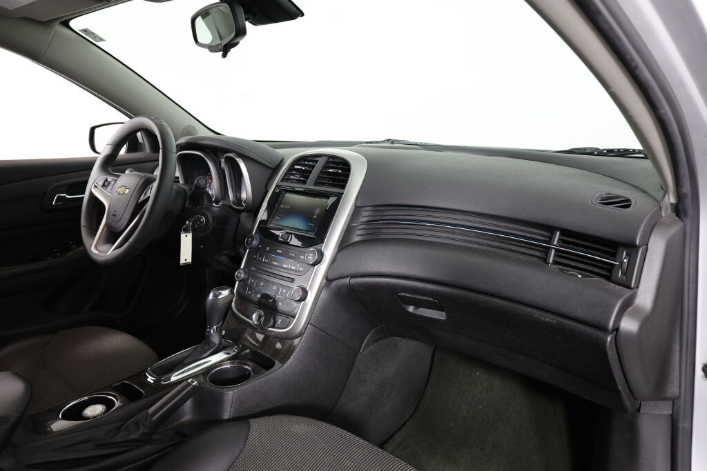 Used 2016 Chevrolet Malibu LT image 23