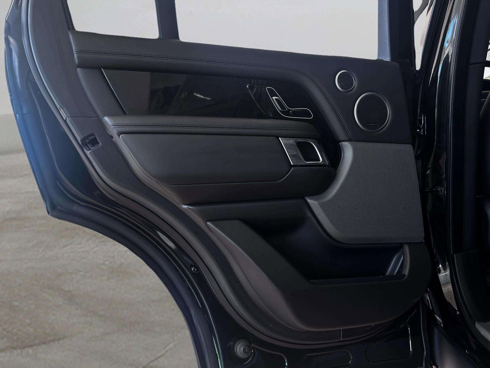 Used 2022 Land Rover Range Rover P525 Westminster Edition image 38