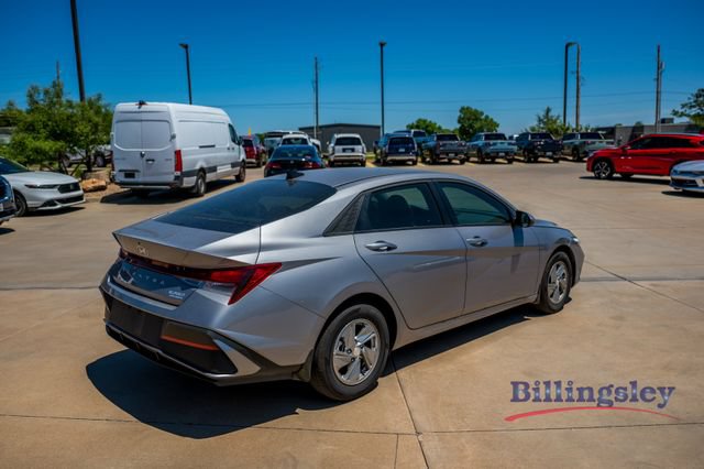 Used 2026 Hyundai Elantra SE FWD image 5