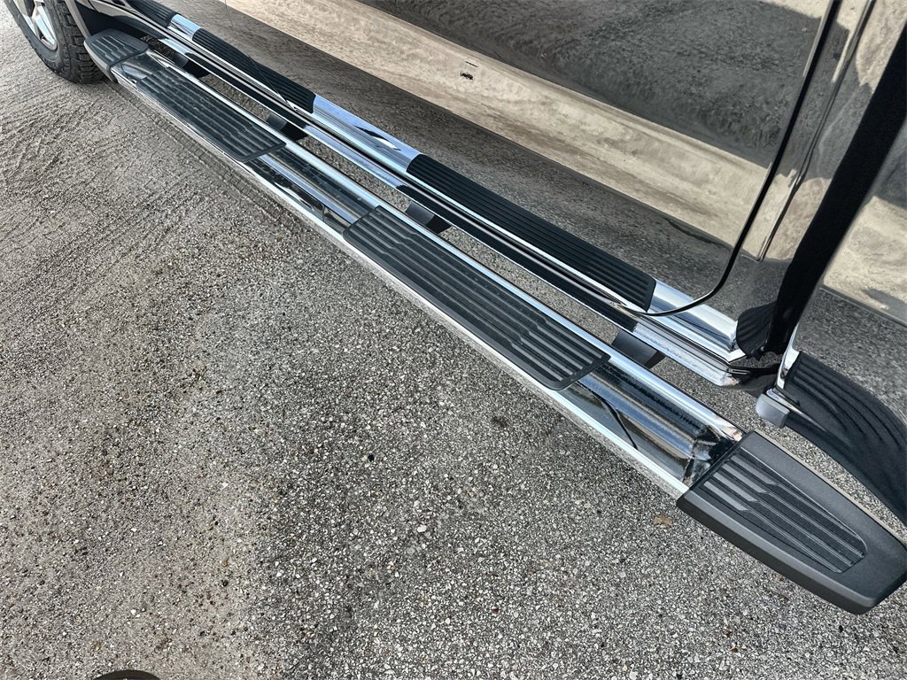 New 2026 GMC Sierra 1500 SLT image 13