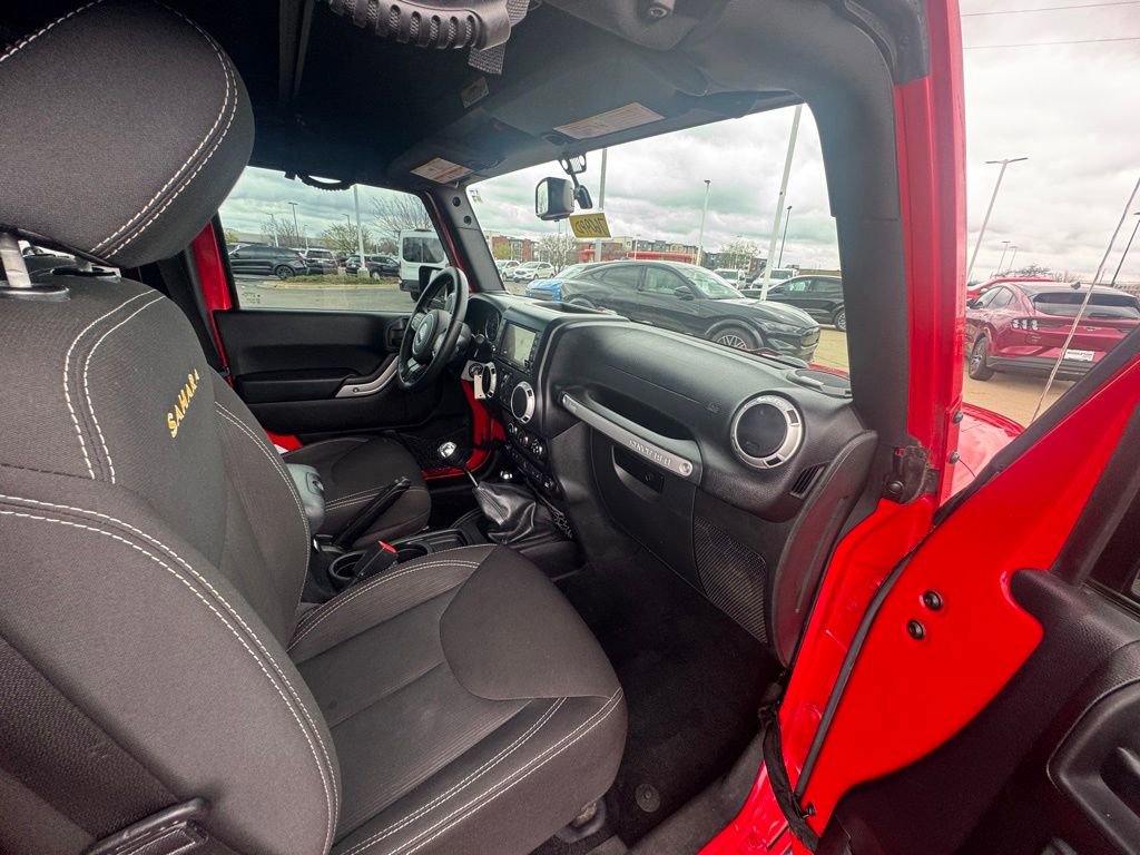 Used 2015 Jeep Wrangler Unlimited Sahara w/ Dual Top Group image 16