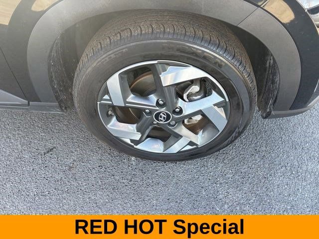 Used 2024 Hyundai Venue SEL image 42