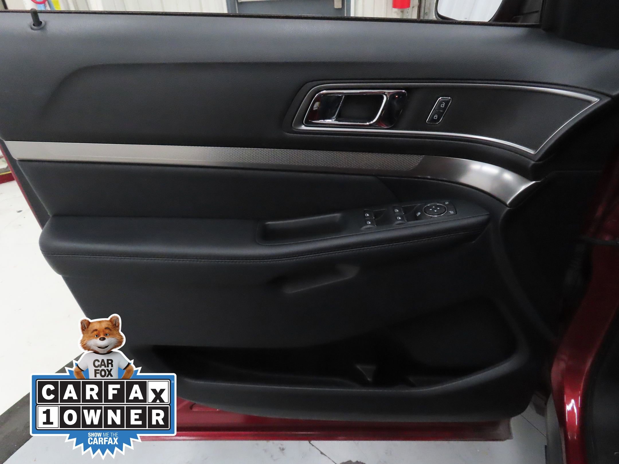 Used 2019 Ford Explorer XLT w/ Equipment Group 202A image 9