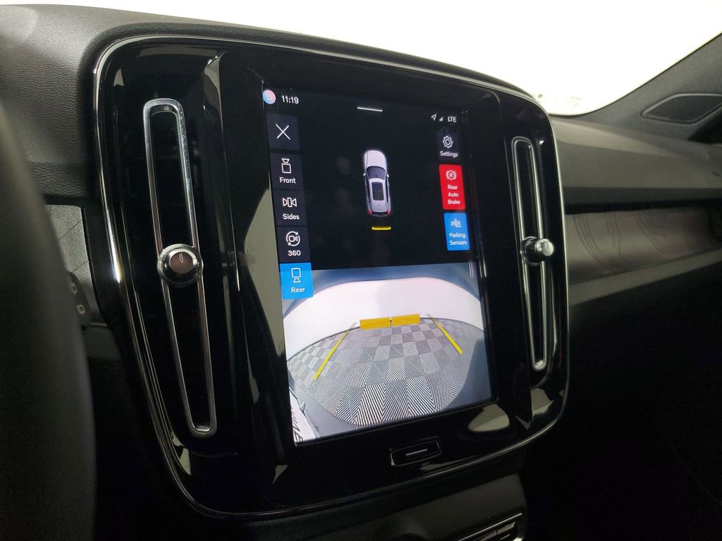 Certified 2023 Volvo XC40 Recharge Ultimate image 31